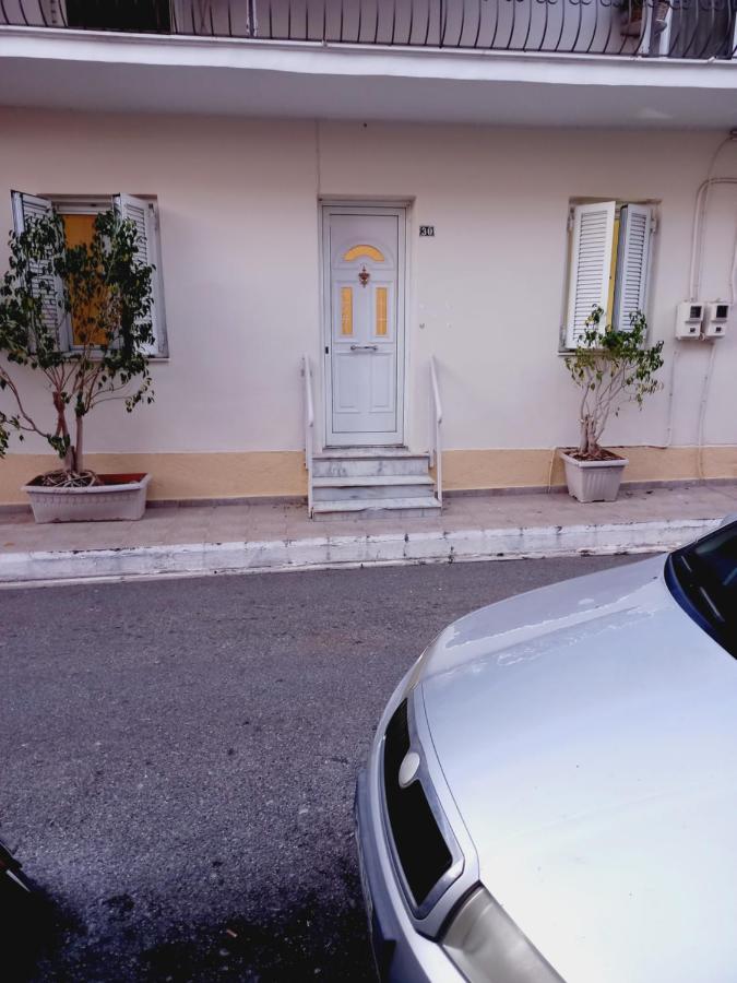 Στην Αυλή Της Ράχης Apartment Kalamata Bagian luar foto