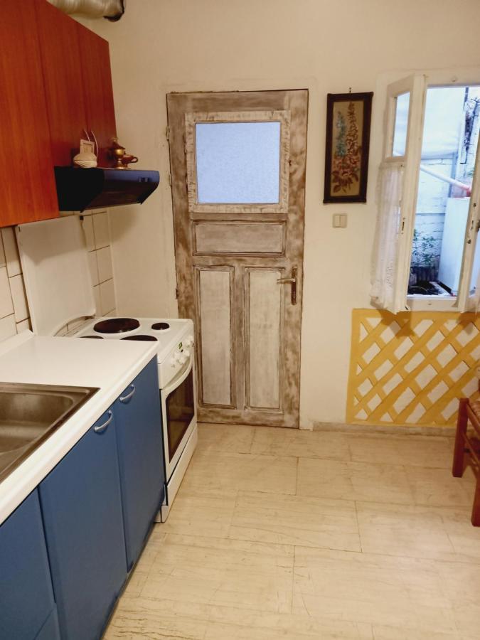 Στην Αυλή Της Ράχης Apartment Kalamata Bagian luar foto