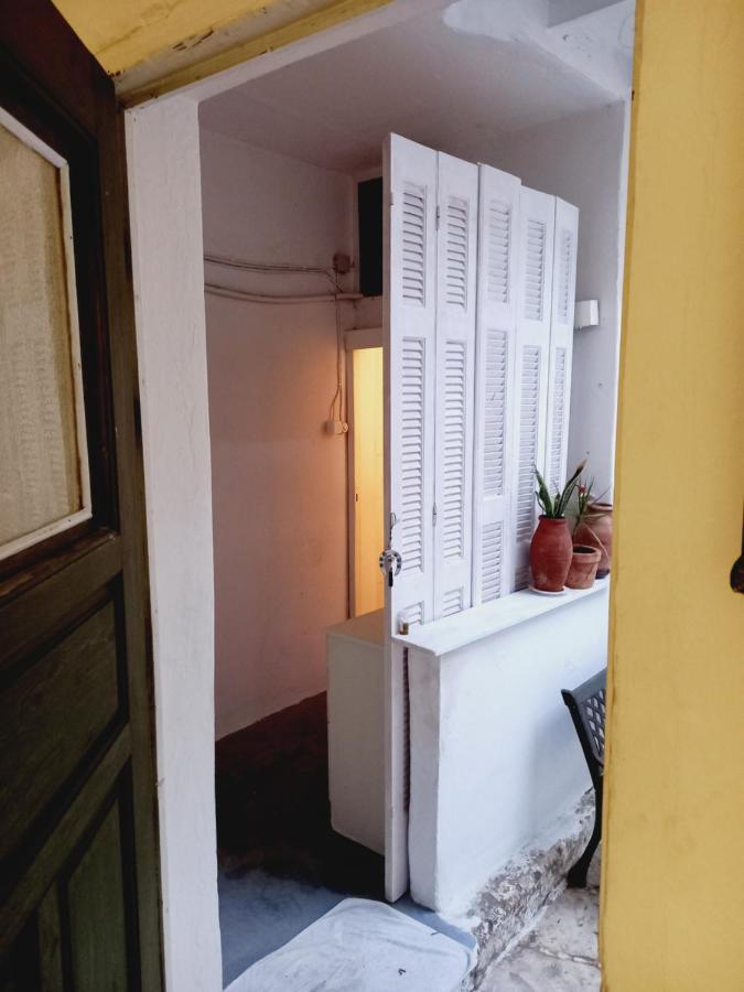 Στην Αυλή Της Ράχης Apartment Kalamata Bagian luar foto