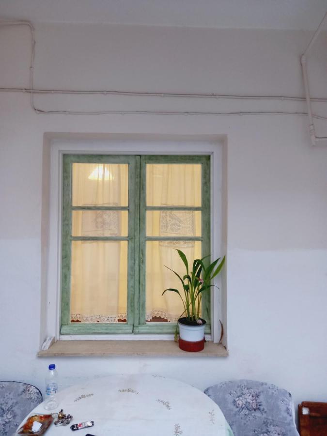 Στην Αυλή Της Ράχης Apartment Kalamata Bagian luar foto