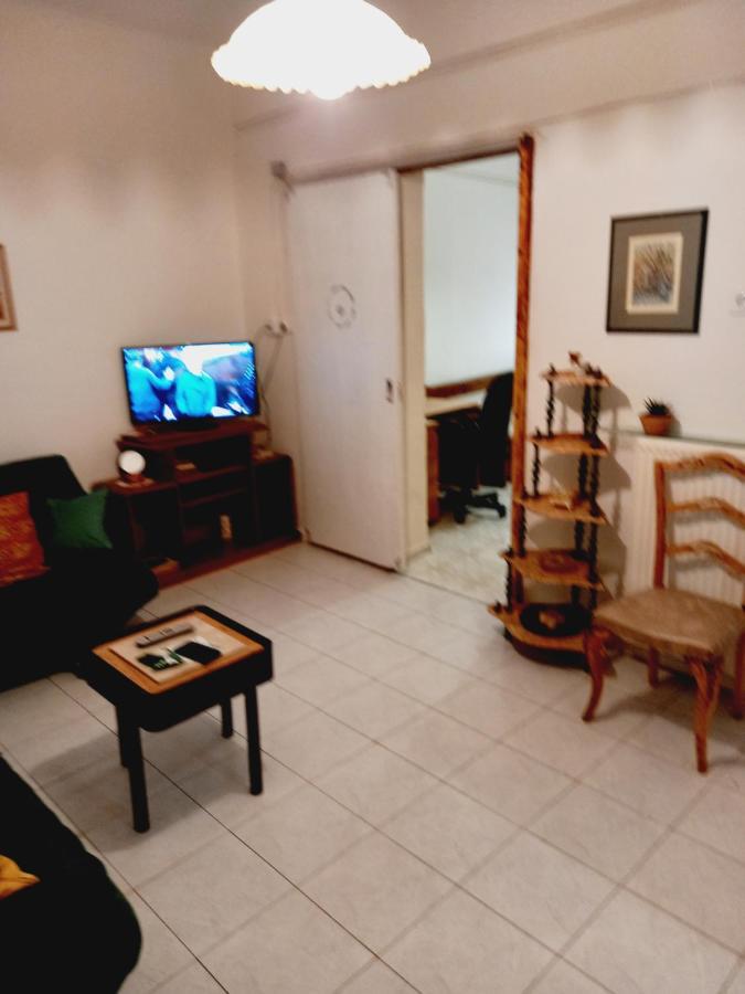 Στην Αυλή Της Ράχης Apartment Kalamata Bagian luar foto