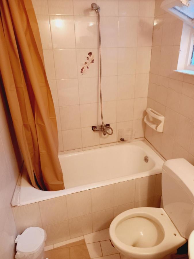 Στην Αυλή Της Ράχης Apartment Kalamata Bagian luar foto