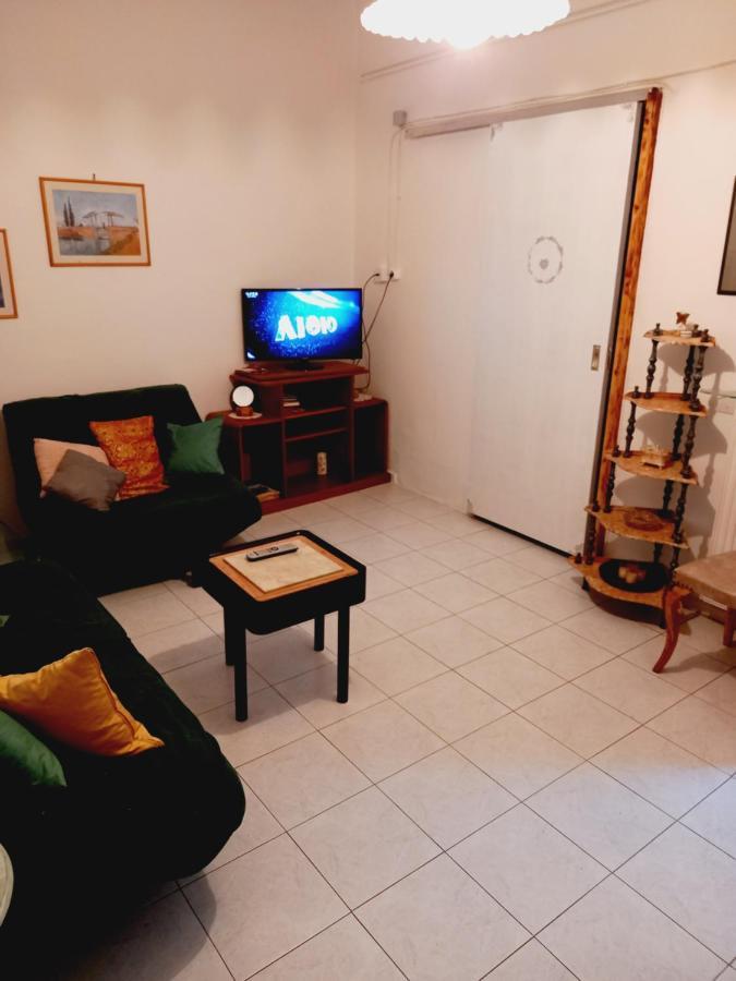 Στην Αυλή Της Ράχης Apartment Kalamata Bagian luar foto