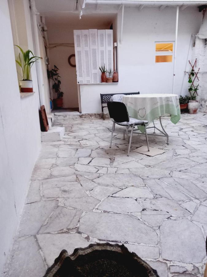 Στην Αυλή Της Ράχης Apartment Kalamata Bagian luar foto