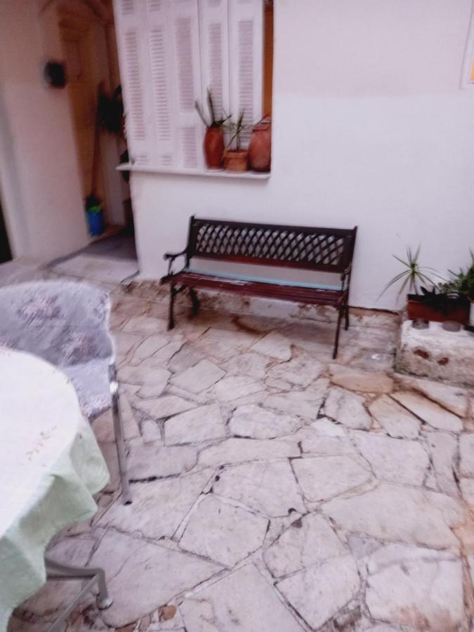 Στην Αυλή Της Ράχης Apartment Kalamata Bagian luar foto