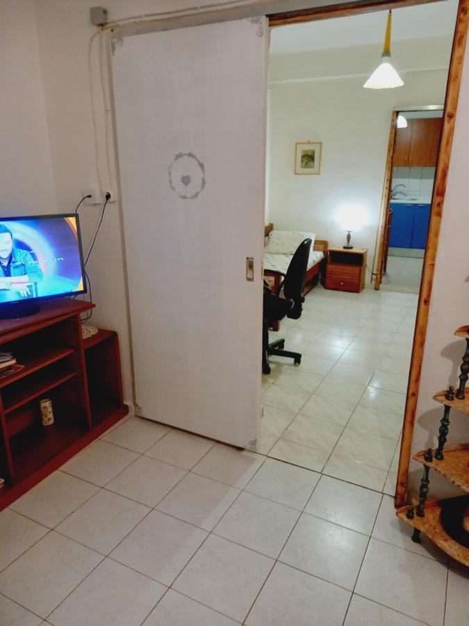 Στην Αυλή Της Ράχης Apartment Kalamata Bagian luar foto